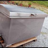 Cassone in acciaio inox come nuovo. 