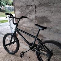 bicicletta BMX 