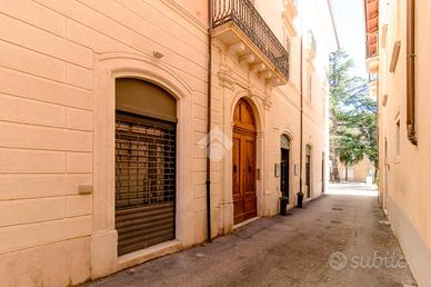 4 LOCALI A L'AQUILA