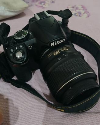 Nikon D3100 - Obiettivo 18-55 VR con custodia