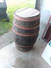 piccola botte legno 40 cm diam tappo ed 85 cm alte