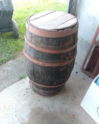 piccola botte legno 40 cm diam tappo ed 85 cm alte