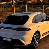 Porsche Macan maniacale
