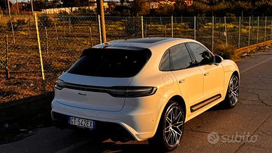 Porsche Macan maniacale
