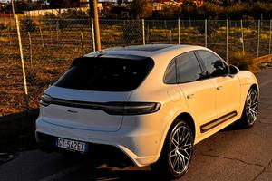 Porsche Macan maniacale