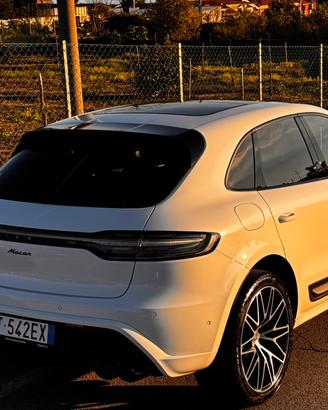 Porsche Macan maniacale