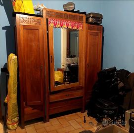 Mobile antico con specchio