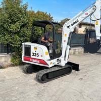 E152 Escavatore 25Q Bobcat 325