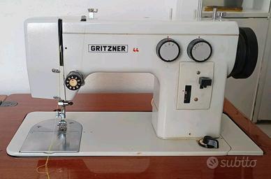 Mobiletto in legno e macchina da cucire Gritzser