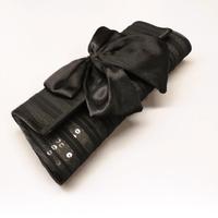 Pochette in tessuto e paillettes