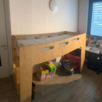 Letto a soppalco per bambini con spondina