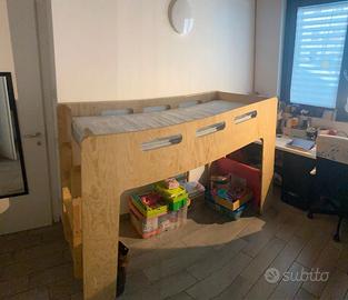 Letto a soppalco per bambini con spondina