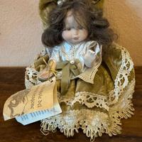 BAMBOLA DI PORCELLANA