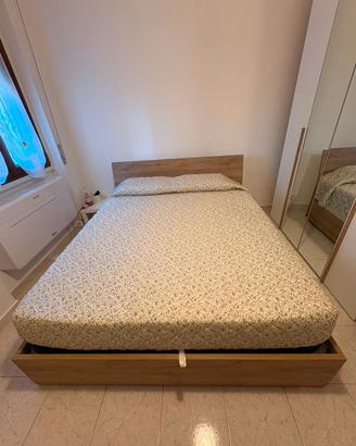 Letto matrimoniale completo di rete e materasso