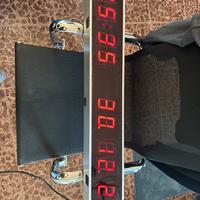 Orologio luninoso con datario