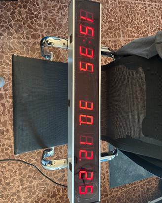 Orologio luninoso con datario