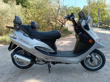 Kymco Dink 125 con SOLI 800 Km