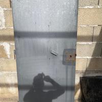Porta in ferro con telaio