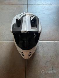 Casco Rock Bros con mentoniera