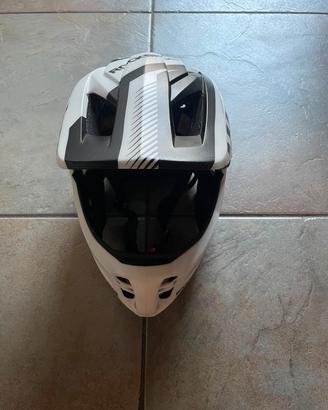 Casco Rock Bros con mentoniera