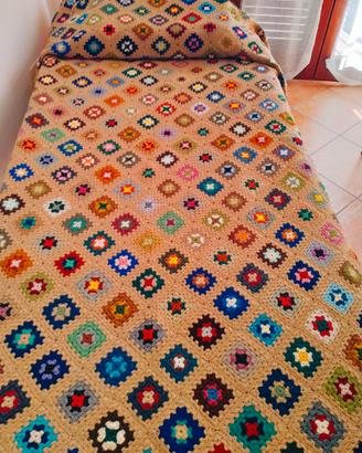 Coppia copriletti letti singoli lavorati a mano.