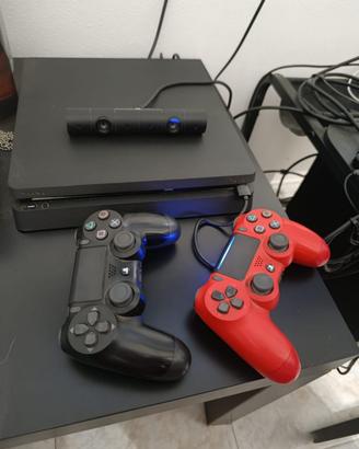 PlayStation 4 Slim con 2 joystick e videogiochi