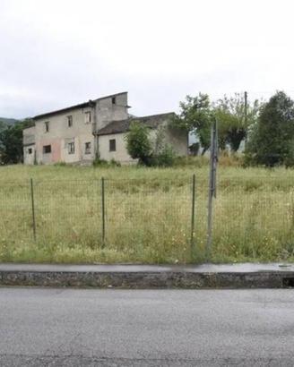 Rustico / Casale di 215 m² con più di 5 locali a E