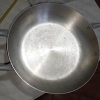 Tegame in alluminio e pirofile in vetro Pyrex