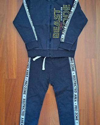 Tuta completa marca Chicco taglia 4 anni