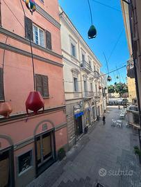 Stabile su tre livelli in centro storico