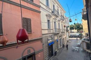 Stabile su tre livelli in centro storico