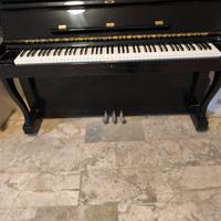pianoforte verticale nero