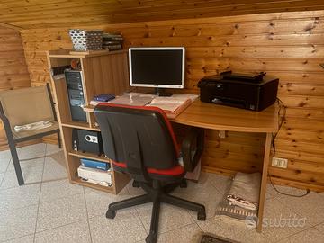 Scrivania con sedia