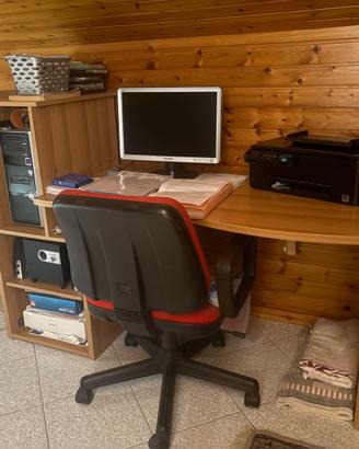 Scrivania con sedia