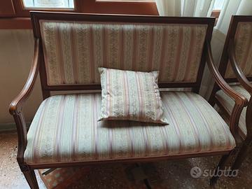 Divanetto in legno