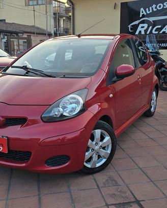 Toyota Aygo 1.0 12V VVT-i 5 porte Sol Connect Red 
