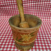 Mortaio vintage decorato in legno 