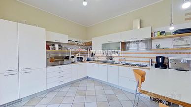 MERAVIGLIOSO APPARTAMENTO IN VILLA