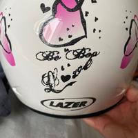 Casco  nuovo con cuori rosa