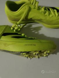scarpe chiodate per pista atletica 