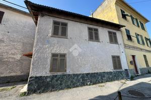 4 LOCALI A GENOVA