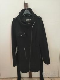 Cappotto Pinko in lana nera