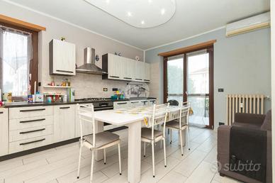 3 LOCALI A CASELLE TORINESE