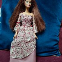 Barbie castana con abito rosa floreale – originale