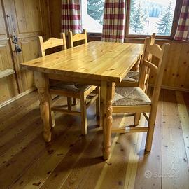 Tavolo e sedie in abete