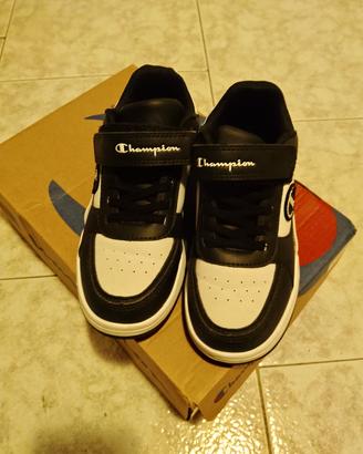 Scarpe Champion bambino numero 32 bianche e nere c