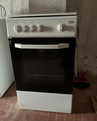 Cucina a libera installazione con 4 fuochi e forno