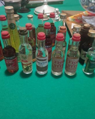 Bottigliette mignon di liquore anni 70-80