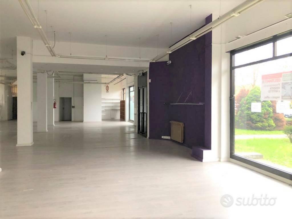 Immobile di 560 m² a Seregno - Altro