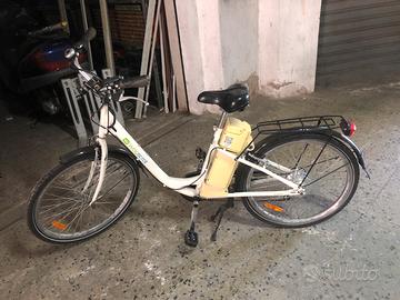 Bicicletta elettrica WayScarl bianca